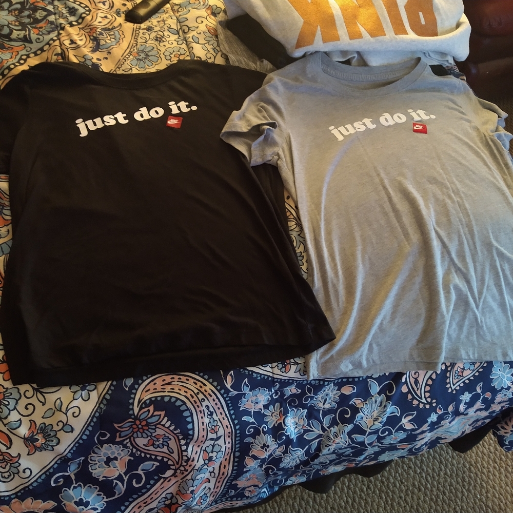 2 Nike Medium Shirts